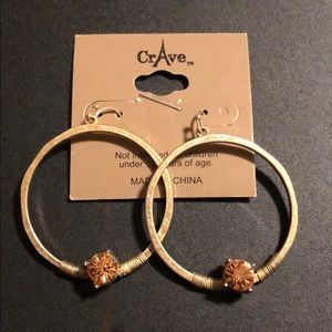 CrAve - circle earrings with jewel in center